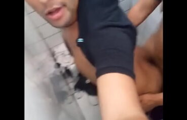 Gangbangcreampie
 Gay Dando O Cu No Banheiro