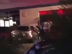 Casal safado fode no estacionamento e é pego no flagra