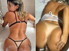 Coroa deliciosa dando o cuzinho e levando esperma na bunda