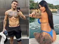 Costa se pegam na coberta com gente por perto