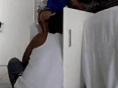 Esposa gostosa liberada pelo marido corninho fode com encanador