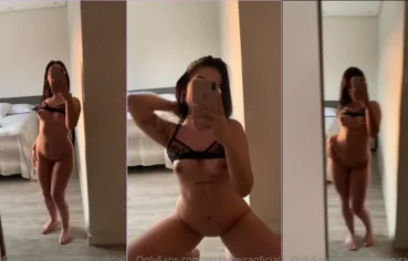Famosinha peladona vazada na net com tudo à mostra