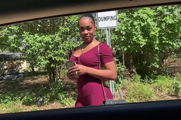Gostosa pegou o motorista sem grana e deu recompensa picante no carro