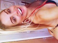 Loira gostosa da Laje se exibindo nua e excitada