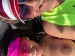 Morena Latina Mostrando os Peitos na Praia e Enfiando o Biquíni na Buceta  Vazou na Web