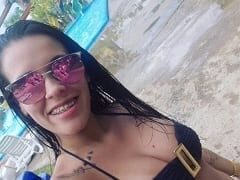 Morena safada de Porto Alegre mete os dedos no cu enquanto se masturba