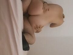 Namorada novinha de 18 anos sentando com vontade no pau