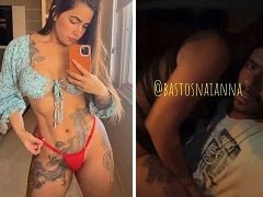 Safada rebolando na rola do parceiro enquanto ele conduzia