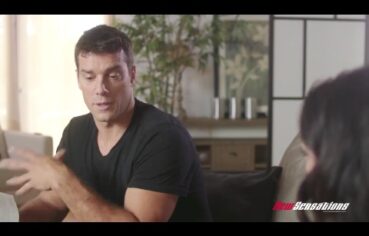 Novinha branquinha fudendo com amigo de pau grande