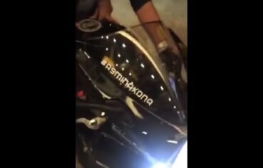Putas Gostosas Mostram Bundas Deliciosas de Moto Após Jogo da Copa