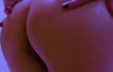 Rabuda De Xota Lisinha Recebendo Leite Na Bunda