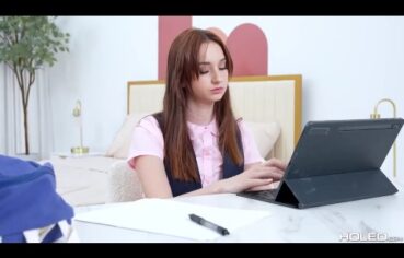Ruiva safada usa dildo no cu e se masturba com tesão