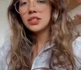 Ana Caetano mostrando os peitos gostosos no Instagram live