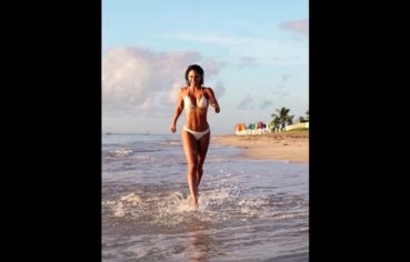 Baianinha gostosa mostrando as tetas deliciosas no BBB20