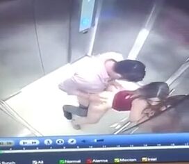 Casal safado transa no elevador e porteiro vaza o flagra quente