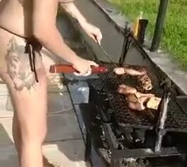 Gostosa peladinha churrasco malandro filmado piada caiu na net