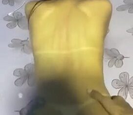 Ninfeta magrinha rebola com tesão no pau grande