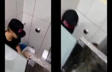 Ninfetinha do rj flagrada dando para amigo no banheiro da escola