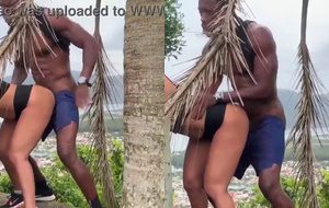 Novinha deliciosa fudendo gostoso na praia do arpoador ao amanhecer