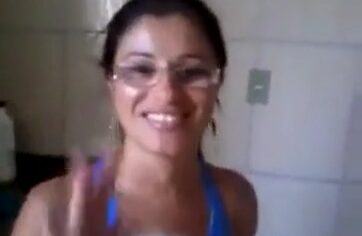 Patrão aproveita a empregada em cena picante de sexo gravado