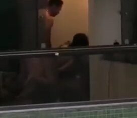 Putinha safada flagrada fudendo com janela aberta para os vizinhos