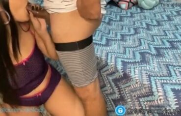 Sentou no pau com o cuzinho e recebeu gozada na boca