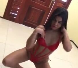 Tatiana Maya moreninha safada se exibindo de lingerie seminua