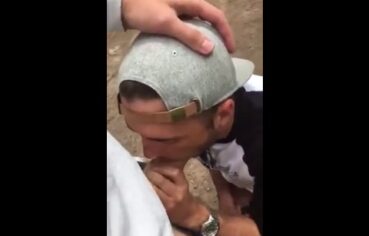 Thales gay novinho tarado chupa o primo no mato com punheta quente
