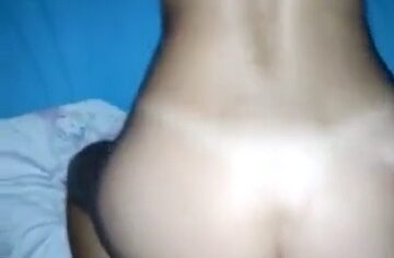 Aline esposa goiana de quatro levando rola no cu e gemendo até gozar