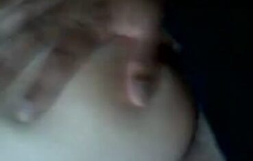 Ana Carolina de Rio das Ostras chupando gostoso e gemendo em vídeo caseiro