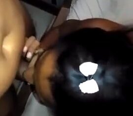 Anne mulata ninfeta chupando gostoso e gemendo de quatro no sofá