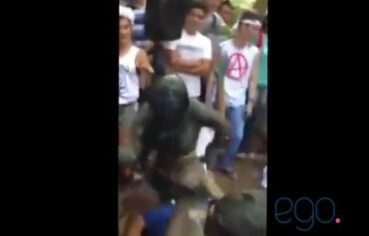 Carolina Portaluppi pelada no trote da puc mostrando tudo