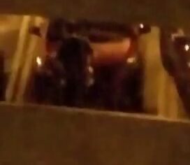 Casal safado transando no estacionamento e vizinhos flagrando a putaria