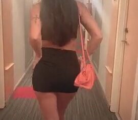Esposa hotwife cavalgando gostoso no motel enquanto corno filma