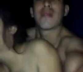 Esposa safada levando pau grosso no cu no quarto até gemer alto