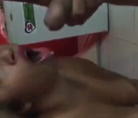 Loira safada cavalgando com força de quatro e gemendo pedindo porra na boca