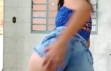 Lorraine morena rebolando o rabetão em vídeo caseiro de cair o queixo