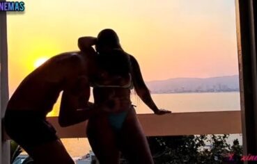 Lunna cavalgando gostoso na varanda com o marido até gozar