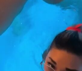 Maria Eduarda e Kamila Hotty mamando gostoso na piscina até gozar
