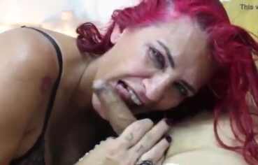 Melissa safada mamando gostoso e recebendo rola forte do sobrinho