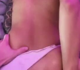 Namorada safada de quatro com plug anal gozando alto
