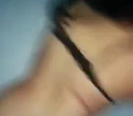 Ninfeta morena de quatro levando rola grossa do namorado e gemendo alto