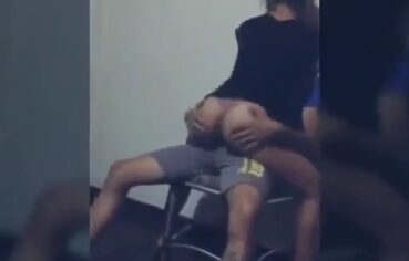 Raquel ninfetinha rebolando de calcinha antes de ser comida