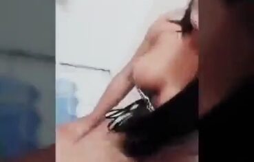 Vanessa travesti dominando o cliente de quatro e metendo com força