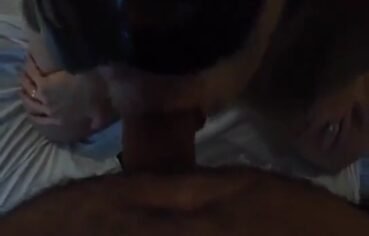 Viviane esporinha mamando gostoso no motel enquanto é gravada