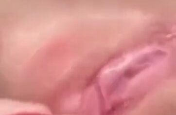 Carla novinha de 19 anos dando para amigo na frente do noivo