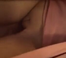 Carolzinha ninfeta exibindo a xota rosa no grupo do WhatsApp
