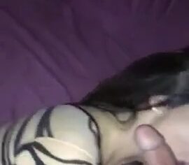 Esposa safada metendo o boquete profundo no pau grosso do maridão
