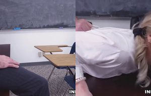 Estudante safada gemendo alto enquanto é comida com força na cama