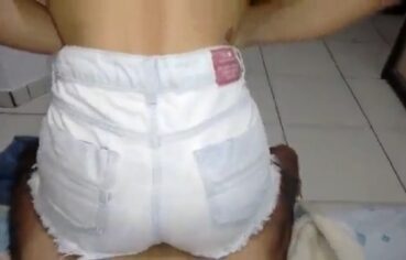 Gorducho tarado comendo loira safada no vídeo caseiro vazado